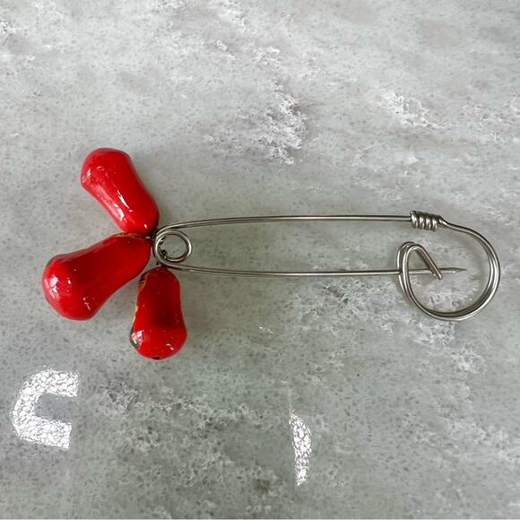 Vintage Wooden Russian Nesting Doll Brooch Pin Matrioshka Pin - Picture 2 of 3